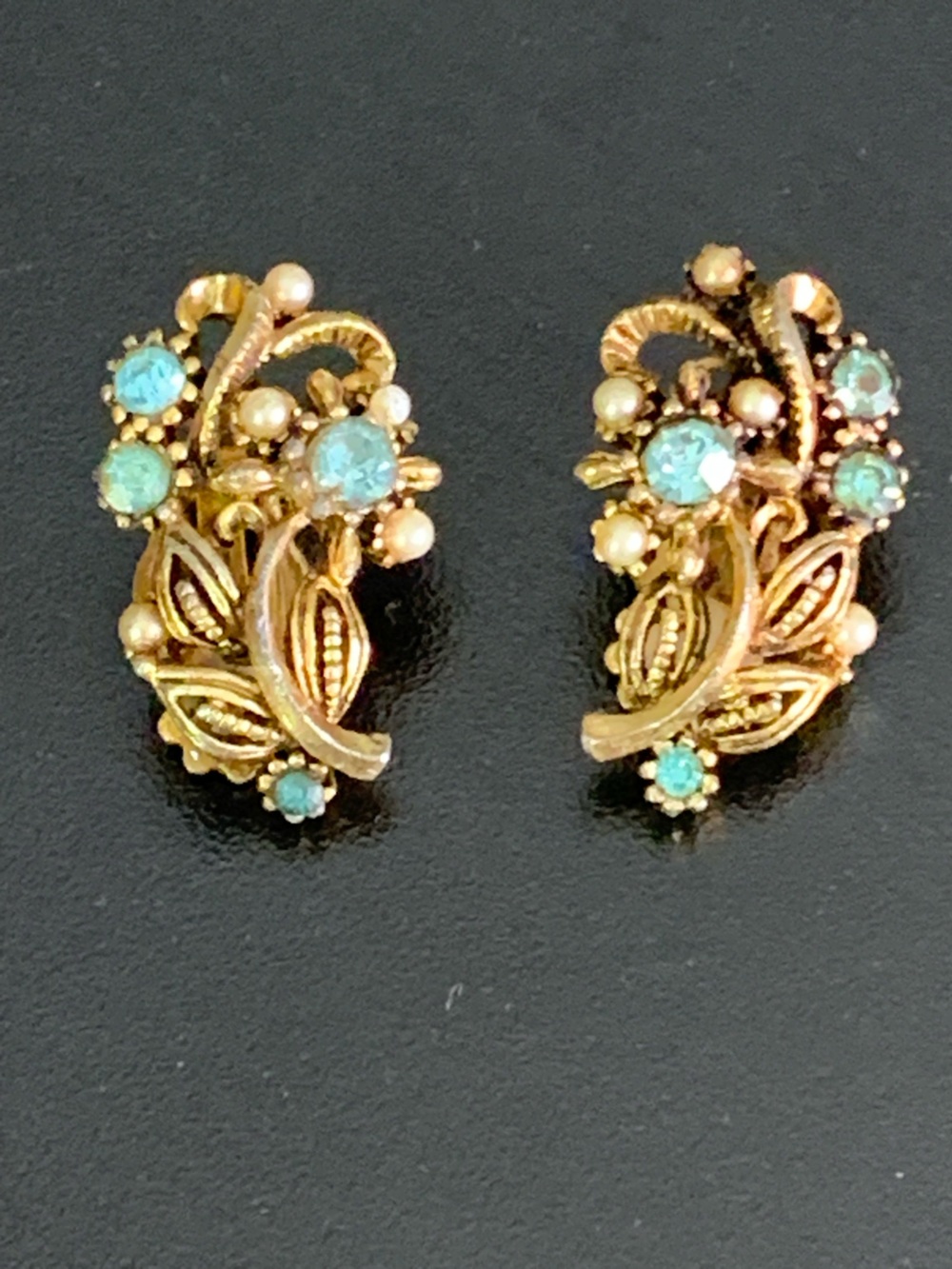 VTG Signed STAR Rhinestone Faux Pearl Goldtone Clip On Huggie Flower Earrings